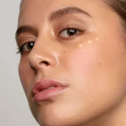 Antipodes Éclat d'Or                Contour des Yeux à l'Huile de Graine de Kiwi