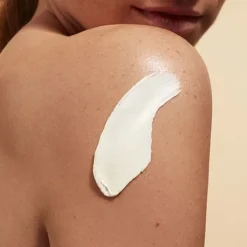 CLARINS Crème Solaire Corps UVA/UVB SPF50+                Hydratation Confort