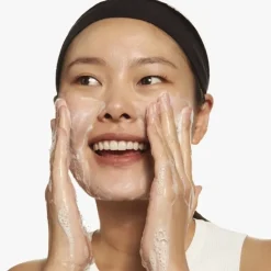 CLINIQUE All About Clean                Gelée Nettoyante + Exfoliante 2-en-1