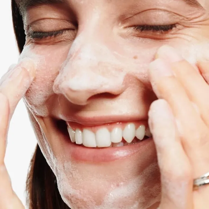 CLINIQUE All About Clean™ Savon Visage Liquide Tonique - Peaux mixtes à grasses