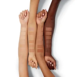 CLINIQUE Anti-Blemish Solutions™                Fond de Teint Liquide Anti-imperfections