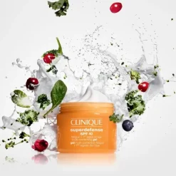 CLINIQUE Superdefense SPF 40                Soin Multi-correction Fatigue + 1ers Signes de l'Âge - Tous Types de Peaux