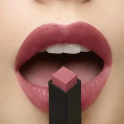 INCENZA Rouge Pur Couture The Slim Glow Matte                Rouge à lèvres mat lumineux. Confort longue durée. Couleur couture