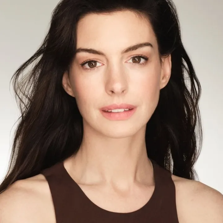 SHISEIDO Vital Perfection Crème Yeux Lift Fermeté et Outil de Massage